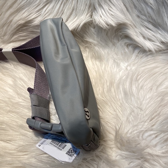 Lululemon Everywhere Belt Bag - Picture 12 of 12